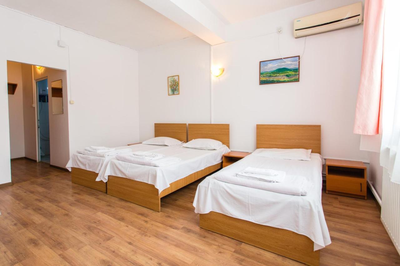 Hostel Horia Plopeni Eksteriør billede
