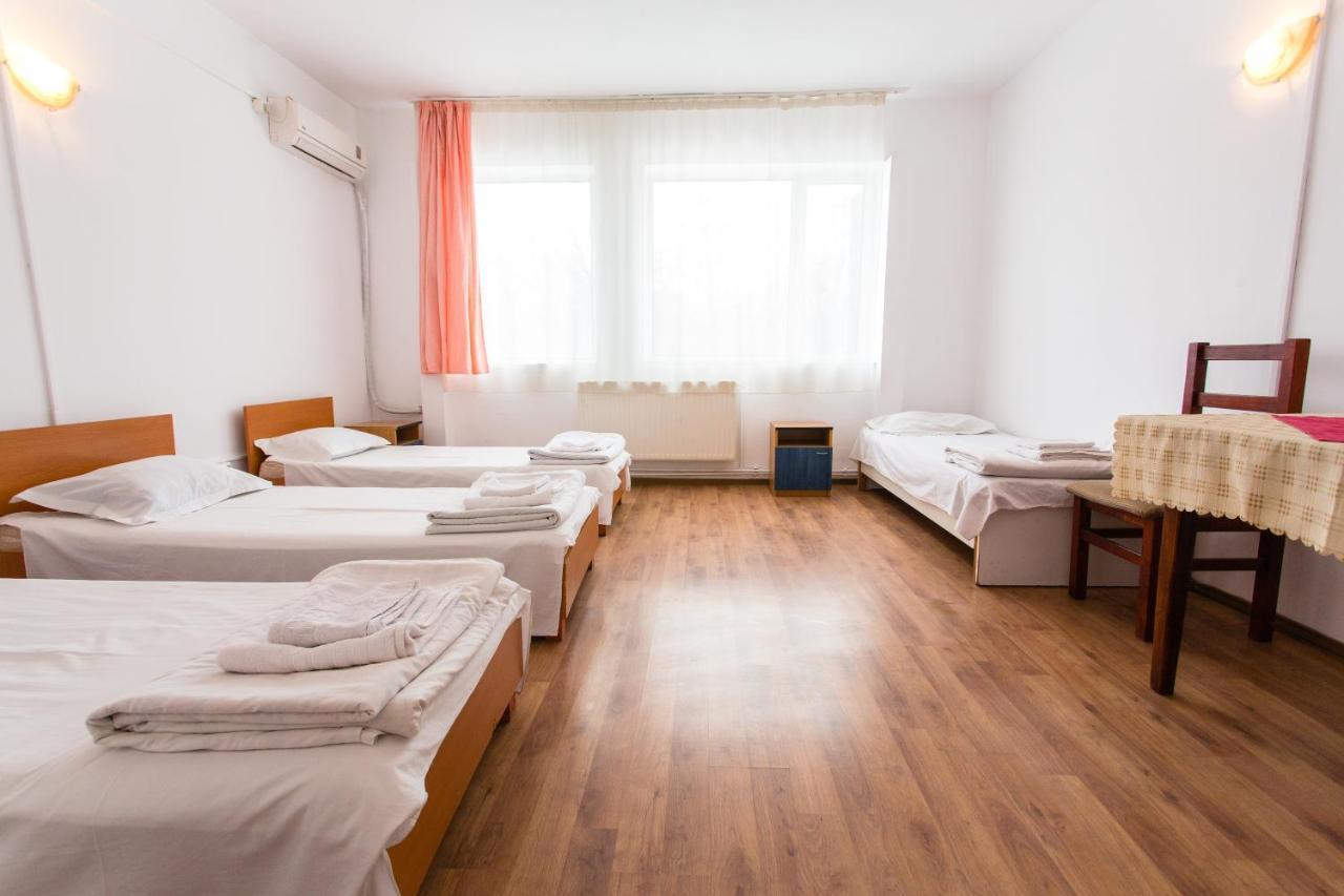 Hostel Horia Plopeni Eksteriør billede